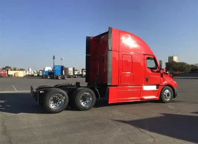 
								Used 2022 Freightliner Cascadia Sleeper in French Camp California full									