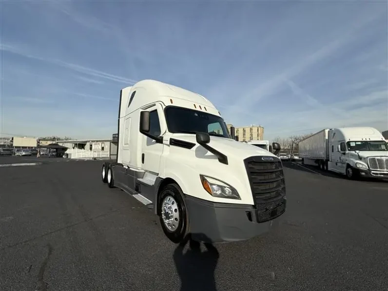 
								Used 2021 Freightliner Cascadia Sleeper in Elizabeth New Jersey full									