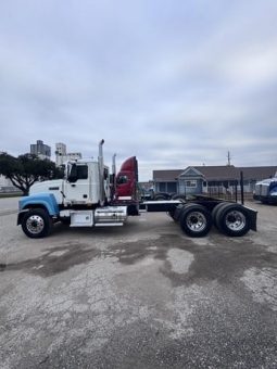 Used 2009 Mack PINNACLE CHU613 Day Cab in Highway Blvd Katy Texas