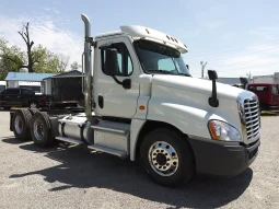 Used 2018 Freightliner Cascadia 113 Day Cab in Fort Wayne Indiana