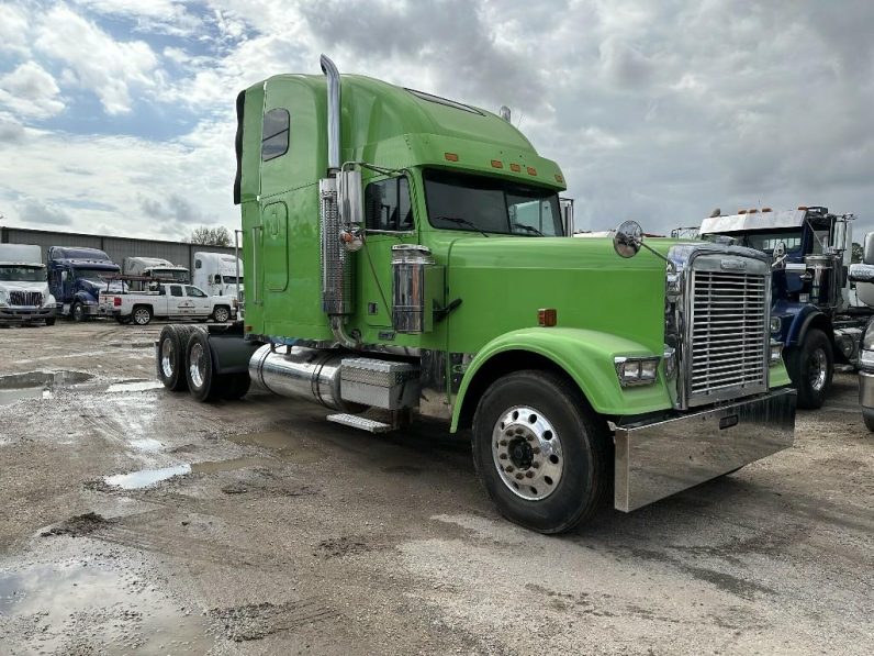 
								Used 2005 Freightliner FLD132 XL CLASSIC Sleeper in Porter Texas full									