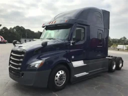 Used 2021 Freightliner Cascadia Sleeper in Fresno California