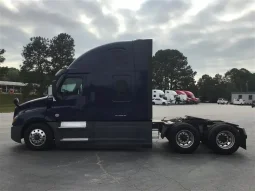 Used 2021 Freightliner Cascadia Sleeper in Fresno California