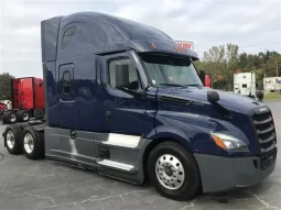 Used 2021 Freightliner Cascadia Sleeper in Fresno California