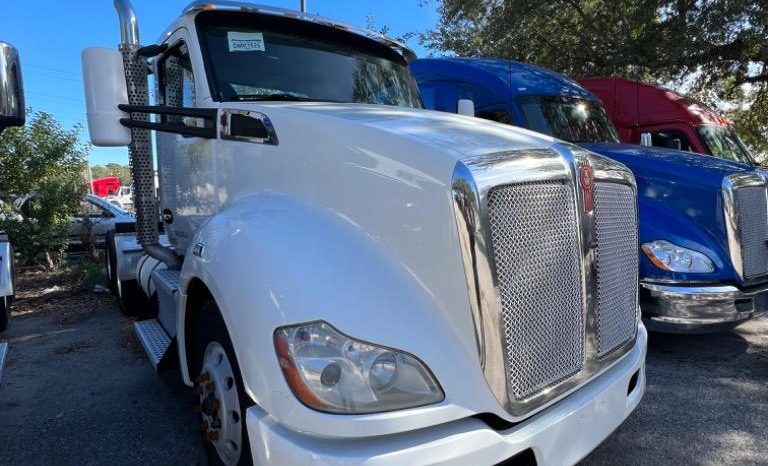 
								Used 2015 Kenworth T680 Day Cab in Orlando Florida full									