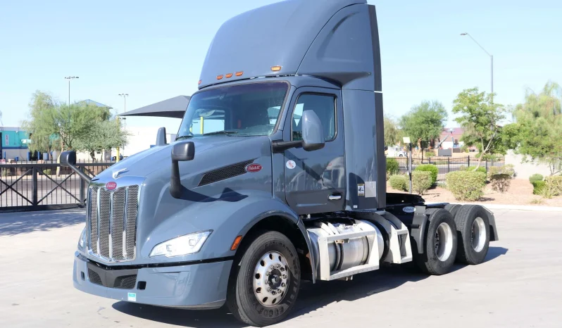 
								Used 2022 Peterbilt 579 Day Cab in Tolleson Arizona full									