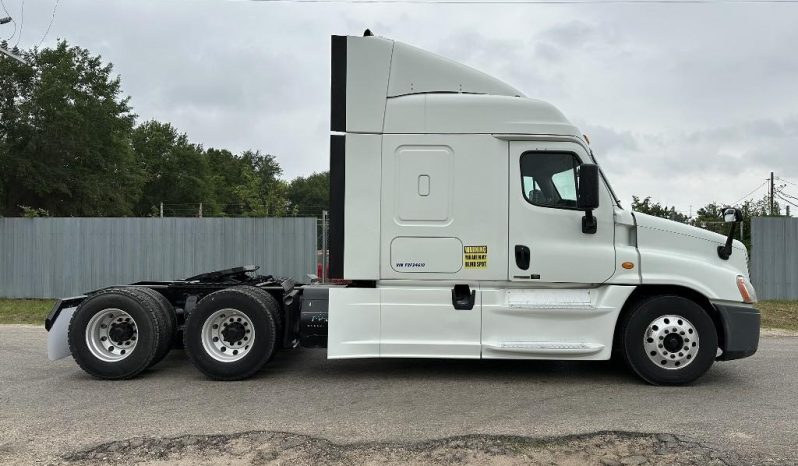 
								Used 2015 Freightliner Cascadia Sleeper in Porter Texas full									