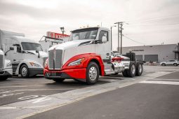 New 2025 Kenworth T680 Day Cab in Montebello California