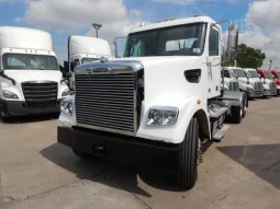 Used 2015 Freightliner CORONADO 122 SD Day Cab in Houston Texas