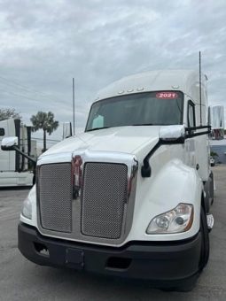 Used 2021 Kenworth T680 Sleeper in Hialeah Gardens Florida