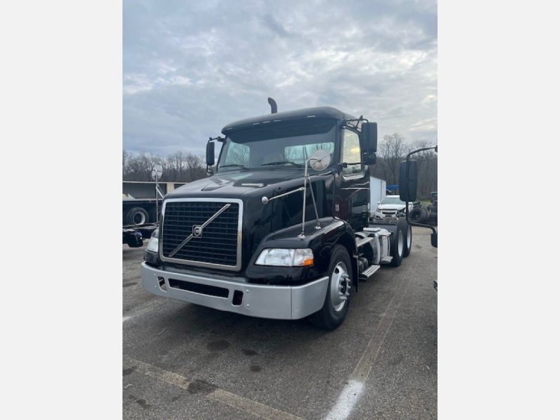 
								Used 2011 Volvo VNM64T Day Cab in New Castle Delaware full									