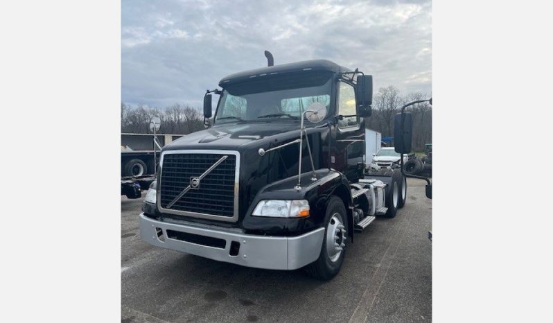 
								Used 2011 Volvo VNM64T Day Cab in New Castle Delaware full									