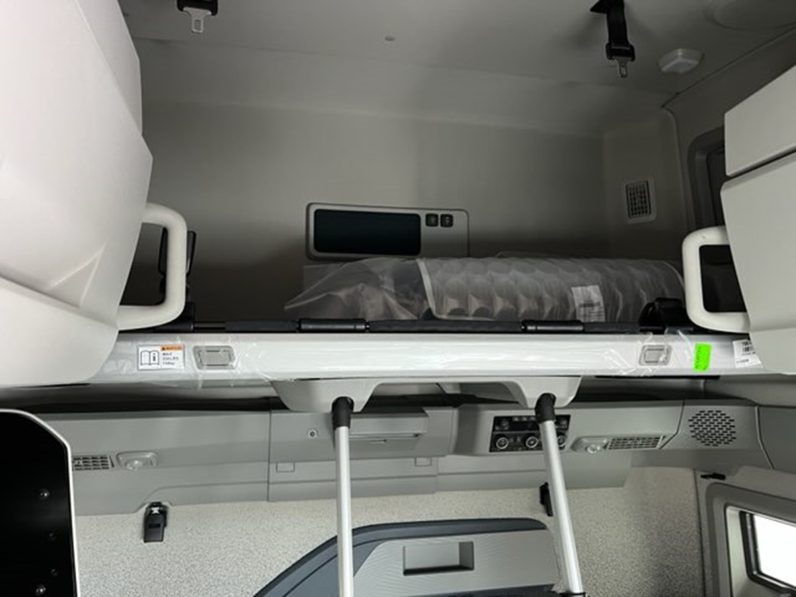 
								New 2025 Volvo VNL64T860 Sleeper in Ephrata Pensilvania full									
