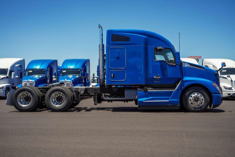 
								New 2025 Kenworth T680 Sleeper in Tolleson Arizona full									
