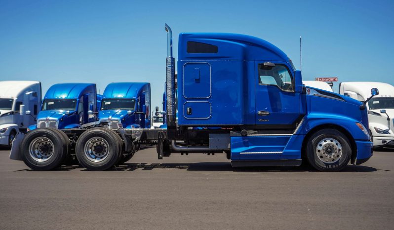 
								New 2025 Kenworth T680 Sleeper in Tolleson Arizona full									