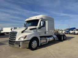 Used 2023 Freightliner Cascadia Sleeper in Irving Texas