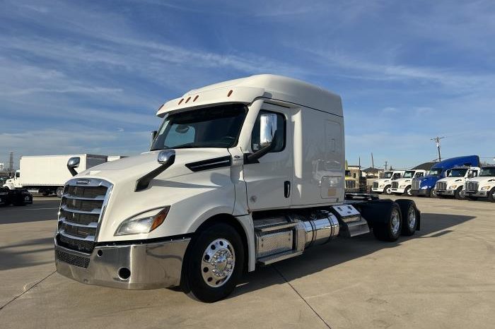 
								Used 2023 Freightliner Cascadia Sleeper in Irving Texas full									