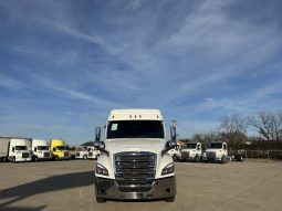 Used 2023 Freightliner Cascadia Sleeper in Irving Texas