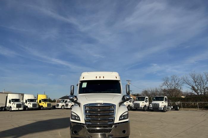 
								Used 2023 Freightliner Cascadia Sleeper in Irving Texas full									