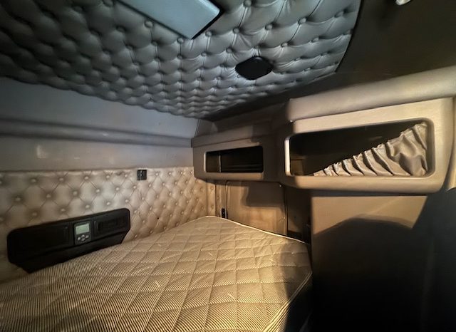 
								Used 2016 Kenworth T800 Sleeper in Manchester new hampshire full									
