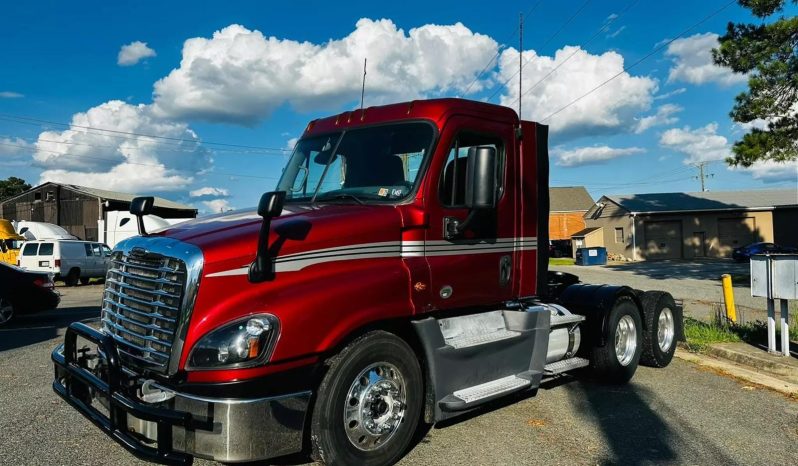 
								Used 2017 Freightliner Cascadia Day Cab in Linden New Jersey full									