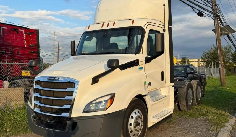 
								New 2020 Freightliner Cascadia Day Cab in Linden New Jersey full									