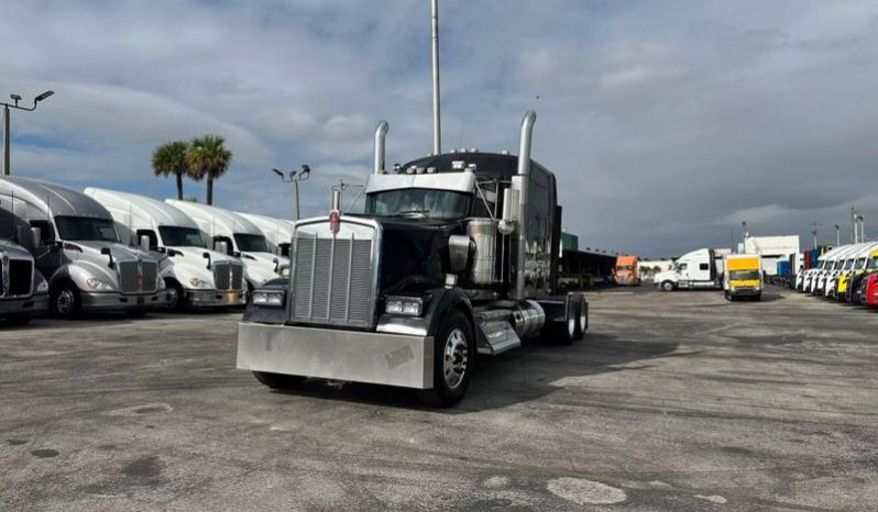 
								Used 2019 Kenworth W900L Sleeper in Miami Florida full									