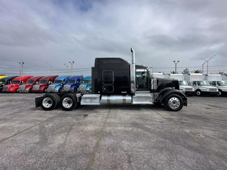 
								Used 2019 Kenworth W900L Sleeper in Miami Florida full									