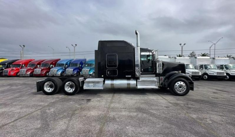 
								Used 2019 Kenworth W900L Sleeper in Miami Florida full									