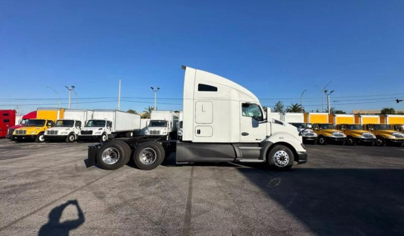 
								Used 2021 Kenworth T680 Sleeper in Miami Florida full									