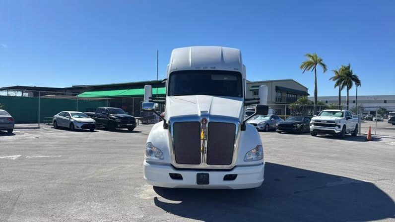 
								Used 2021 Kenworth T600 Sleeper in Miami Florida full									