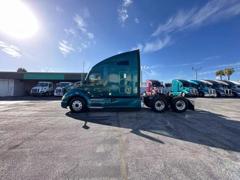 
								Used 2020 Kenworth T600 Sleeper in Miami Florida full									