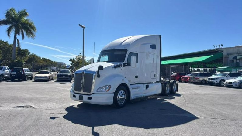 
								Used 2021 Kenworth T600 Sleeper in Miami Florida full									