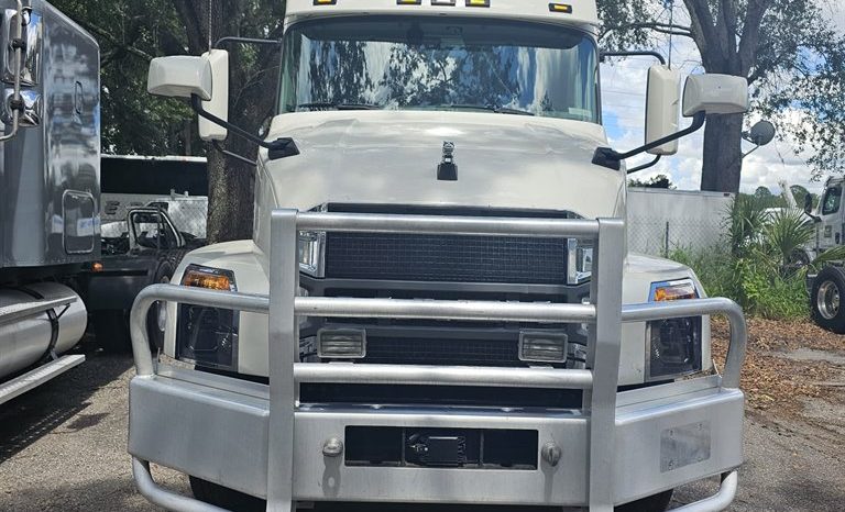 
								Used 2019 Mack ANTHEM Sleeper in Orlando Florida full									