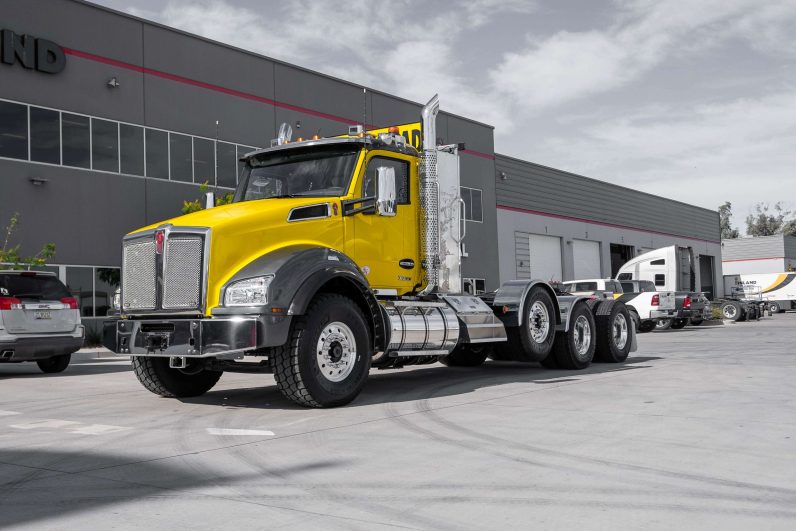 
								New 2024 Kenworth T880 Day Cab in Tolleson Arizona full									