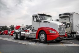 New 2025 Kenworth T680 Day Cab in Montebello California