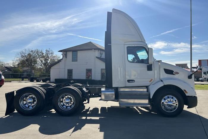 
								Used 2021 Peterbilt 579 Day Cab in Irving Texas full									