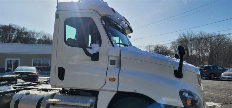 
								Used 2017 Freightliner Cascadia Day Cab in Wappingers falls New York full									