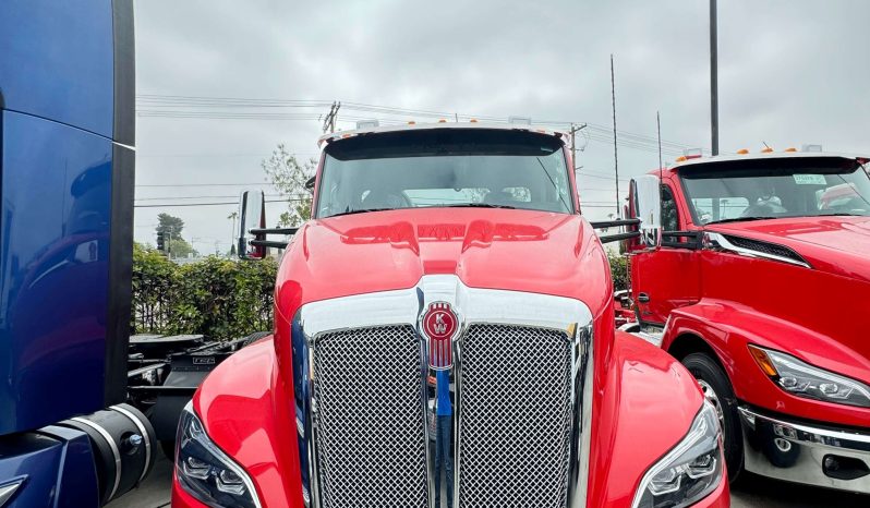 
								New 2024 Kenworth T680 Day Cab in El Cajón California full									