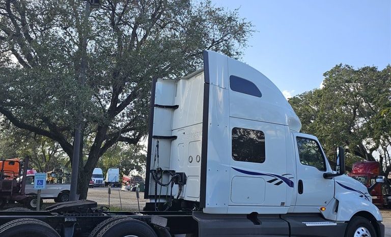 
								Used 2019 International LT625 Sleeper in Orlando Florida full									