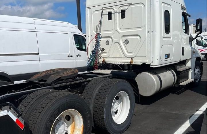 
								Used 2017 Freightliner Cascadia 125 Sleeper in Millstone Township New Jersey full									