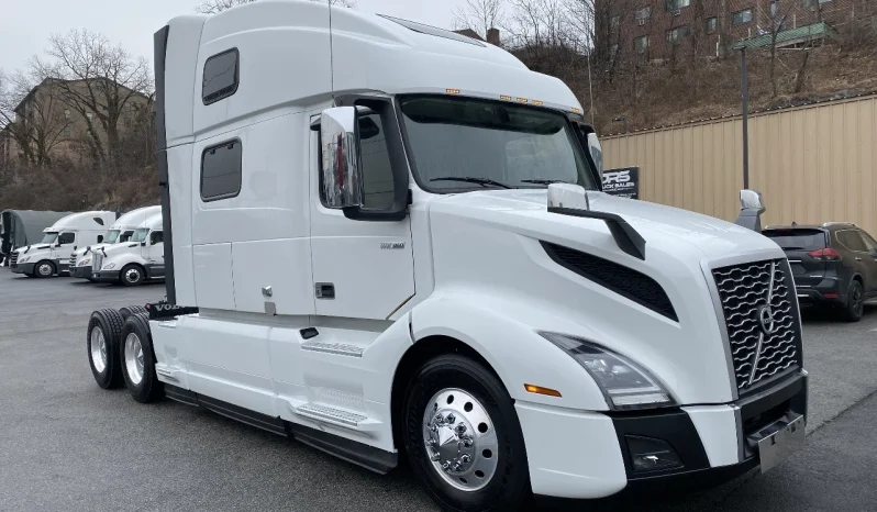 
								Used 2023 Volvo VNL64T860 Sleeper in North Bergen New Jersey full									