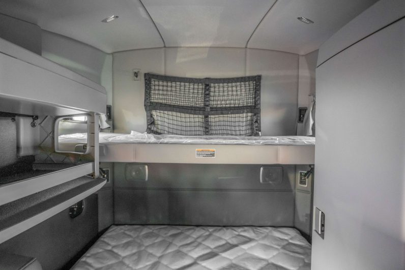
								New 2025 Kenworth T680 Sleeper in Tucson Arizona full									