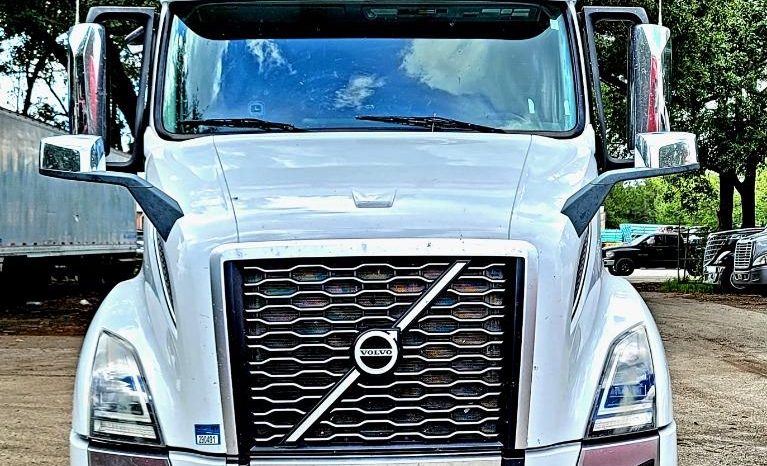 
								Used 2019 Volvo VNL Sleeper in Orlando Florida full									