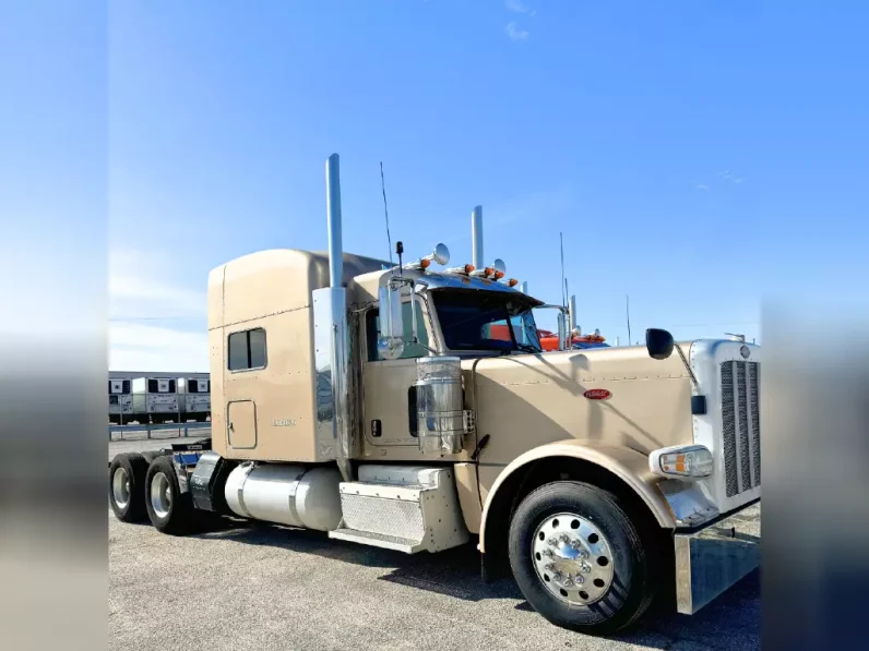 
								Used 2017 Peterbilt 389 Sleeper in Hazelwood Missouri full									