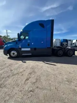 Used 2021 Freightliner Cascadia Sleeper in Miami Florida