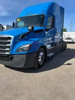 Used 2021 Freightliner Cascadia Sleeper in Miami Florida