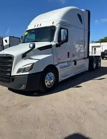 
								Used 2023 Freightliner Cascadia Sleeper in Miami Florida full									