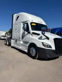 Used 2023 Freightliner Cascadia Sleeper in Miami Florida