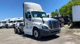 Used 2017 Freightliner Cascadia 125 Day Cab in Miami Florida